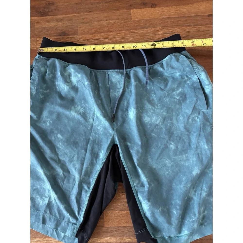 Lululemon Men's Shorts Size Large Pace Breaker 9